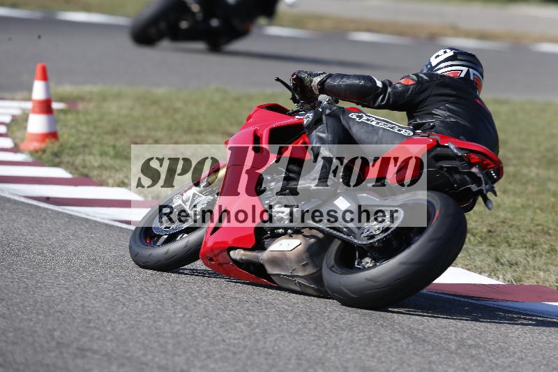 /Archiv-2025/49 26.08.2025 Cornu Master School ADR/blau-bleu/28